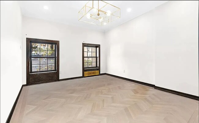 property at 121 E 37th St