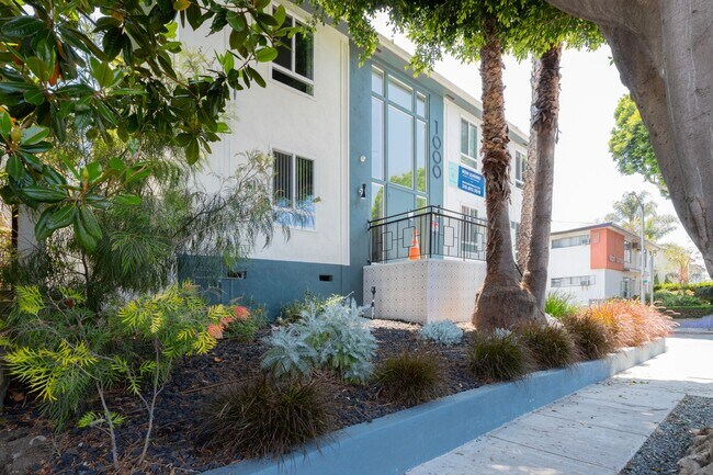 1000 N Curson in West Hollywood, CA - Foto de edificio - Building Photo