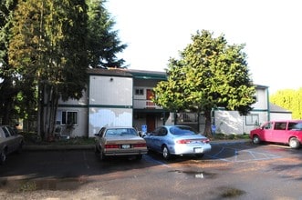 Fischer Court Apartments in Salem, OR - Building Photo - Building Photo