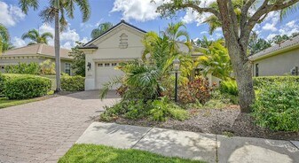 7223 Presidio Glen in Lakewood Ranch, FL - Building Photo