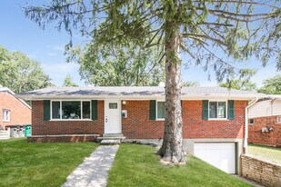 6588 Montevista Dr in Cincinnati, OH - Building Photo