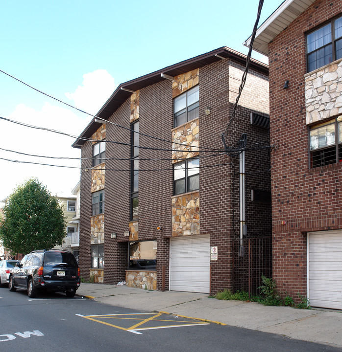 137-139 71st St in Guttenberg, NJ - Building Photo