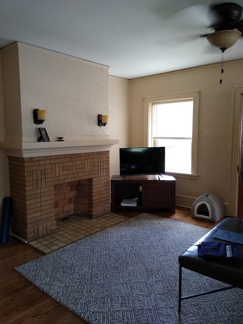 4552 W Wells St, Unit 6 in Milwaukee, WI - Foto de edificio - Building Photo