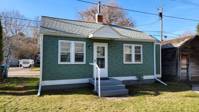 property at 521 1/2-521 1/2 S 1st St W