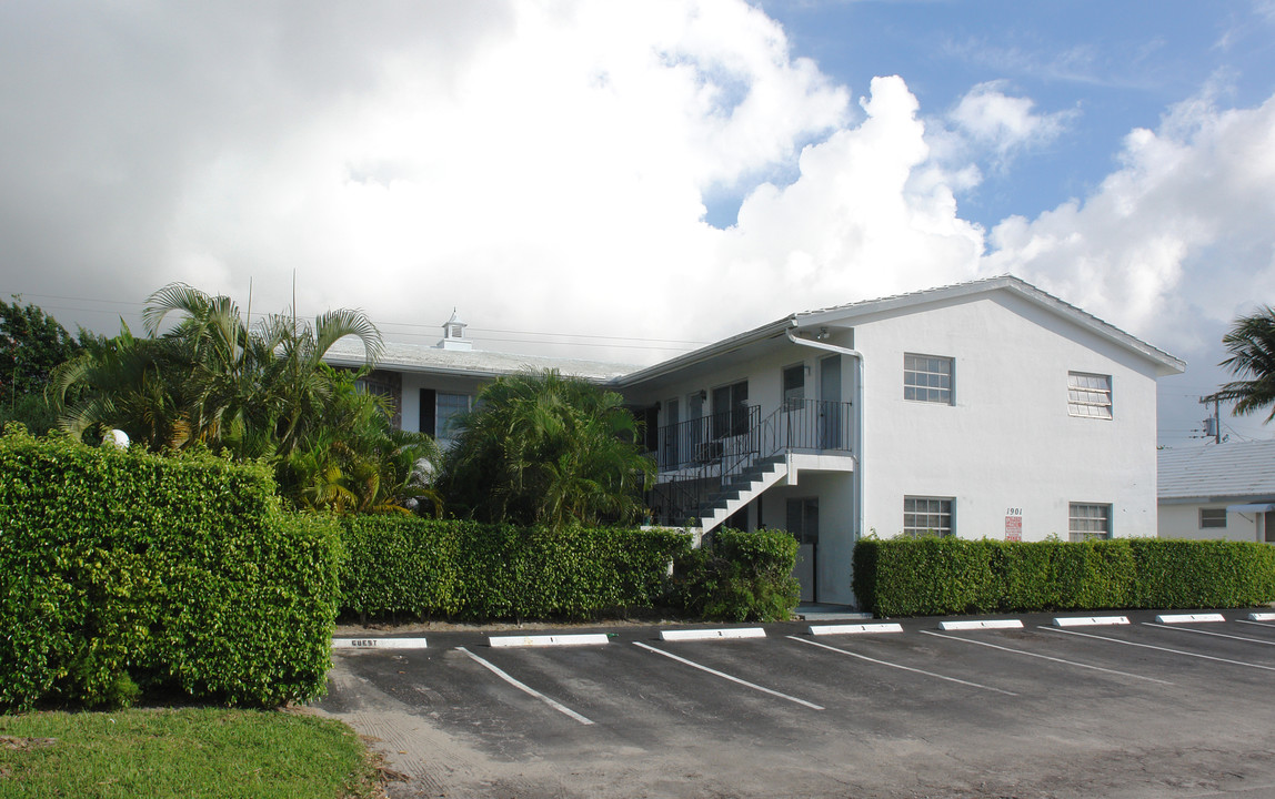 1901 NE 51st St in Fort Lauderdale, FL - Foto de edificio