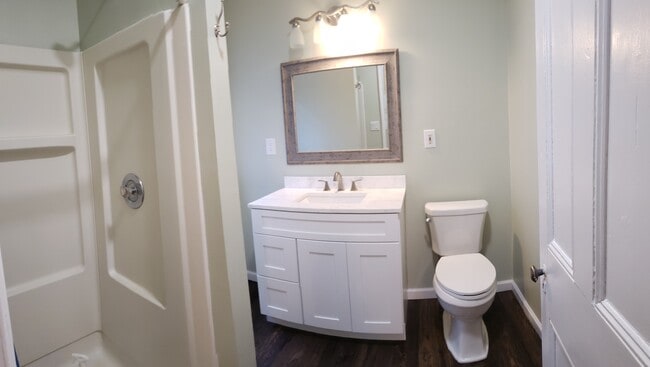 245 E Church St, Unit 2 in Bethlehem, PA - Foto de edificio - Building Photo