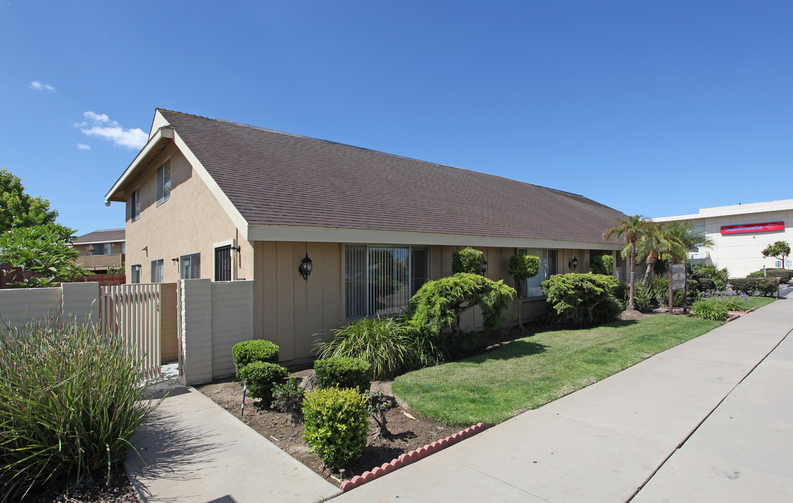 Greentree Fountain Apartments in Chula Vista, CA - Building Photo