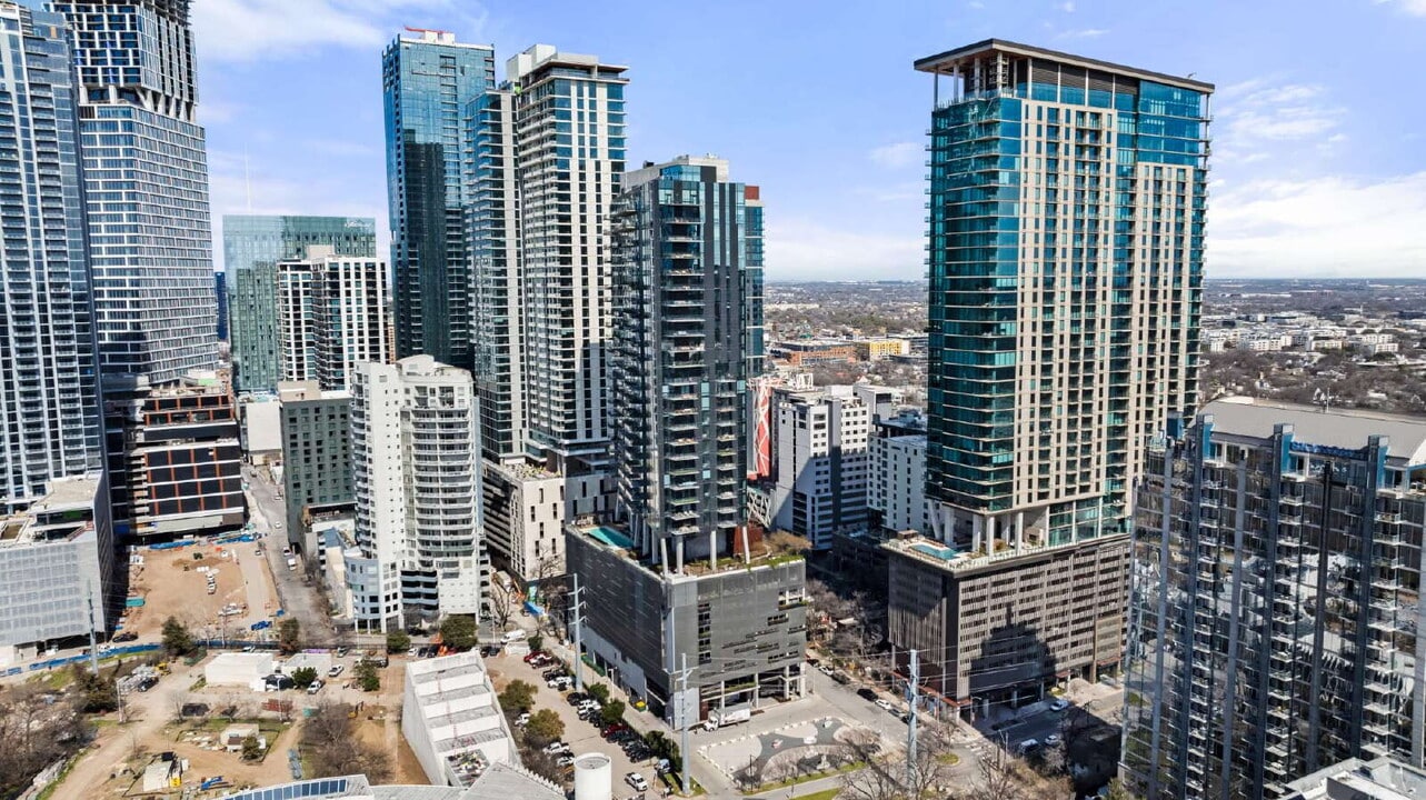 70 Rainey St in Austin, TX - Foto de edificio