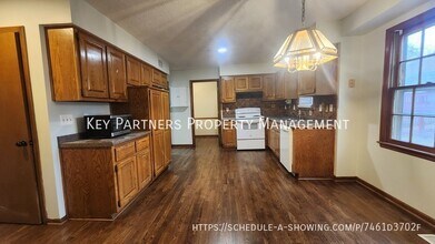 7717 W 112th St in Overland Park, KS - Building Photo - Building Photo