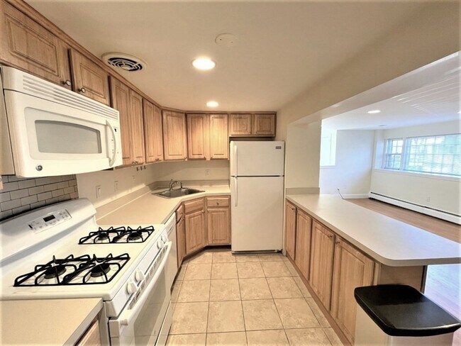 146 Hibbert St in Arlington, MA - Building Photo - Building Photo