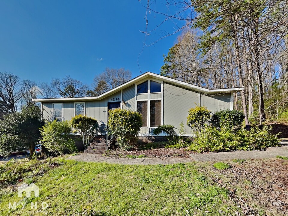 5214 Amberwood Cir in Pinson, AL - Building Photo