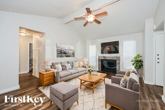 600 Dayton Rd in Mansfield, TX - Foto de edificio - Building Photo