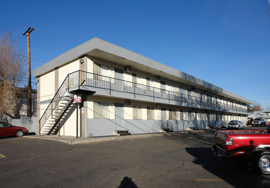 Palace Apartments in Reno, NV - Building Photo
