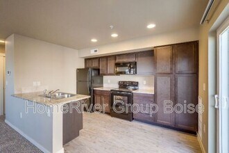 8870 W Shellie Ln in Boise, ID - Building Photo - Building Photo