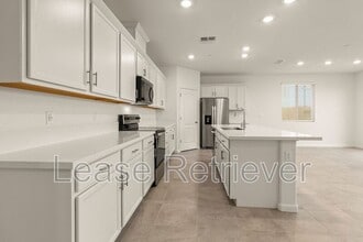 2385 Sather St in Manteca, CA - Foto de edificio - Building Photo