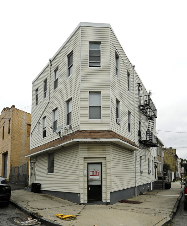 11-13 Washington Ave in Paterson, NJ - Foto de edificio