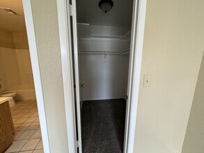 7040 W Olive Ave in Peoria, AZ - Building Photo - Building Photo