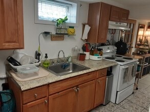 569 Linden Ave, Unit #B in Teaneck, NJ - Foto de edificio - Building Photo