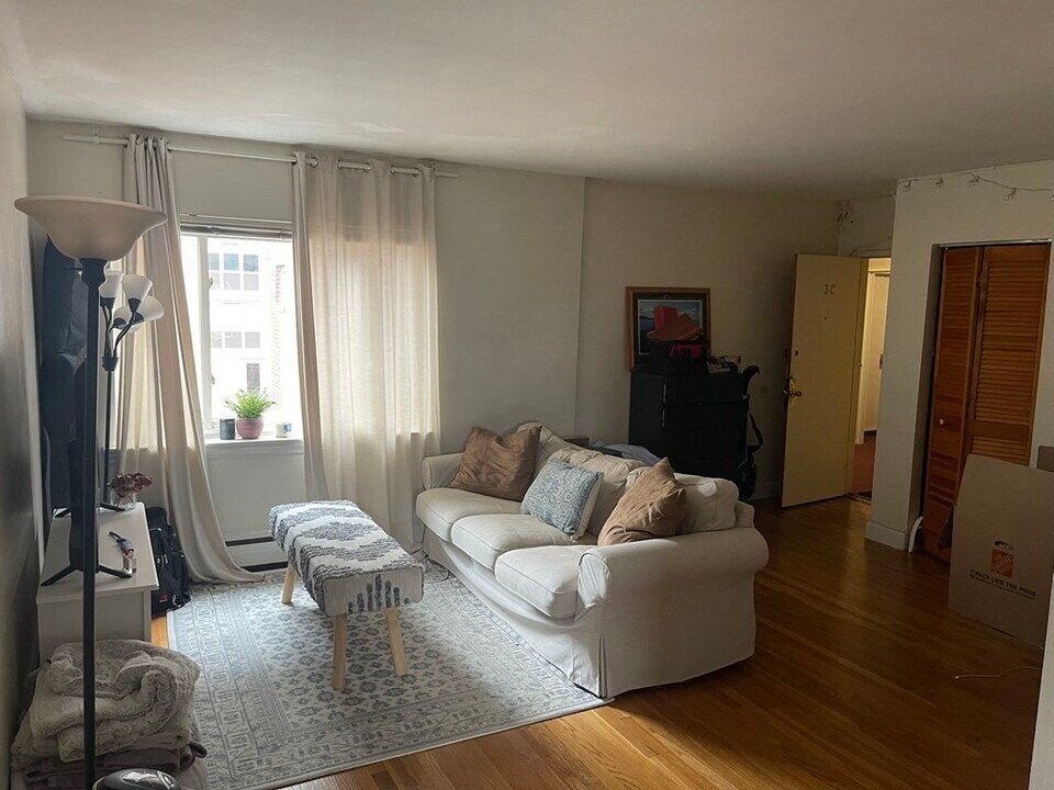 2016 Commonwealth Ave in Boston, MA - Building Photo