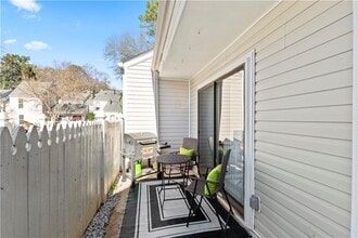 2685 Meadowlawn Dr in Marietta, GA - Building Photo - Building Photo