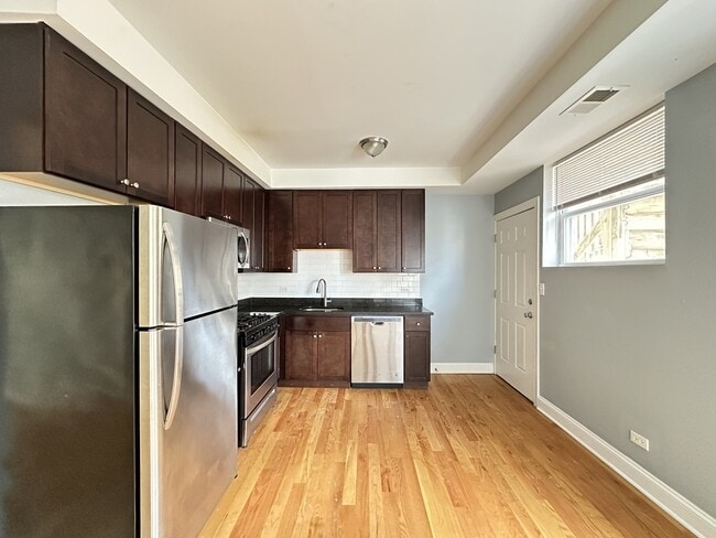 1646 W Pratt Blvd in Chicago, IL - Foto de edificio - Building Photo