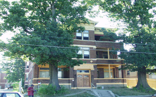 3002 Burnet Ave in Cincinnati, OH - Foto de edificio - Building Photo