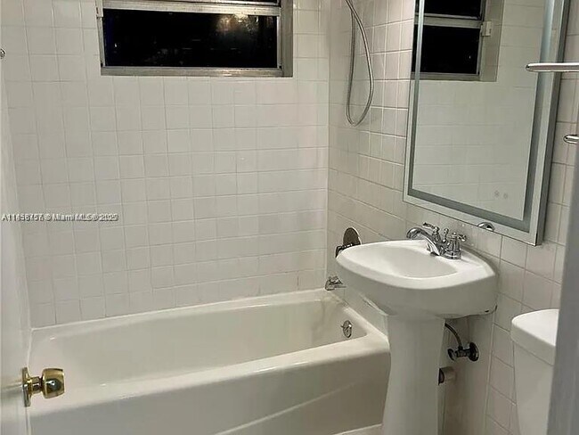 240 SW 76th Ave in Miami, FL - Building Photo - Building Photo