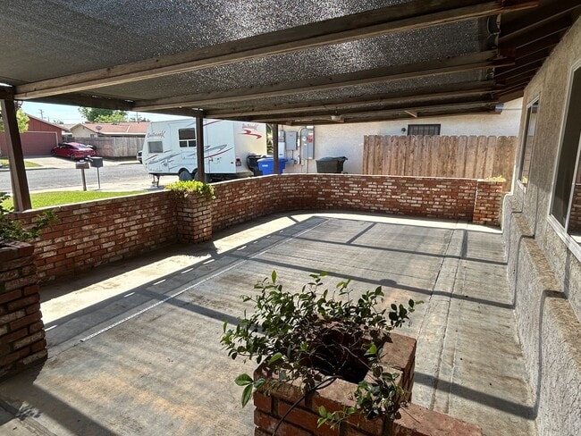 1758 Harding Ave in Hanford, CA - Building Photo - Building Photo