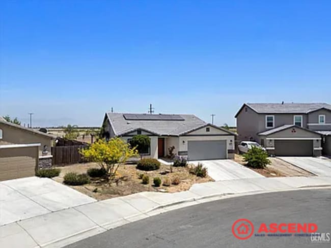 10028 Fire Island Dr in Bakersfield, CA - Building Photo - Building Photo