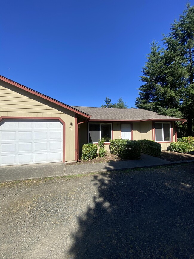 93 E Pine Park Ln in Shelton, WA - Building Photo - Building Photo