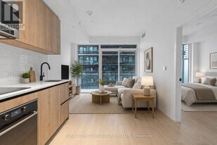 117 Broadway Ave in Toronto, ON - Building Photo