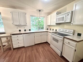 7818 Skansie Ave in Gig Harbor, WA - Building Photo - Building Photo