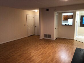 572 Emory Oaks Way in Decatur, GA - Building Photo - Building Photo