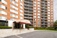 Lakeside Towers in Bayside, NY - Foto de edificio - Building Photo