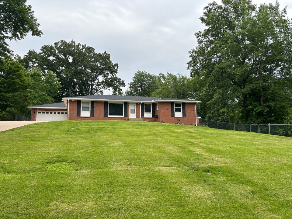 2811 Thrush Dr in Clarksville, TN - Building Photo