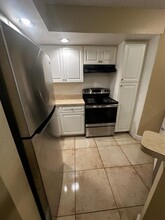 5737 Gatlin Ave in Orlando, FL - Foto de edificio - Building Photo