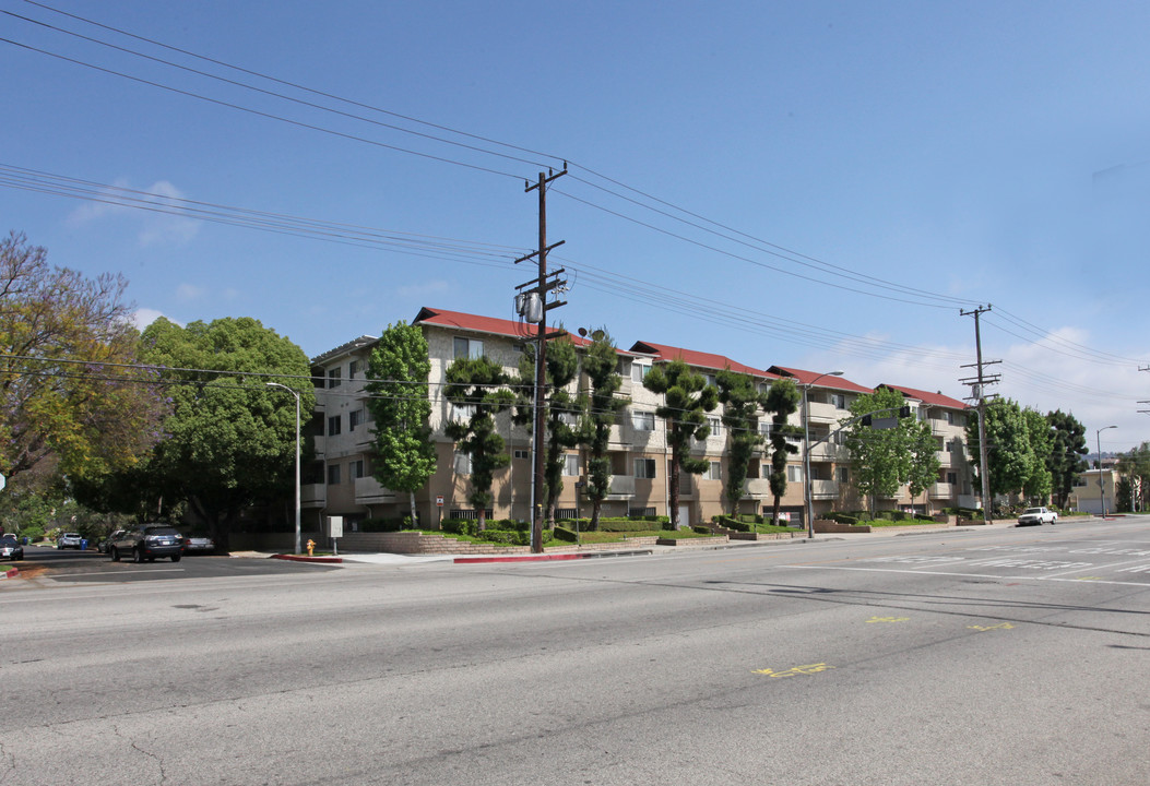 Orange Wood Court in Sherman Oaks, CA - Building Photo