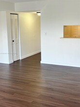 10431 N Kendall Dr in Miami, FL - Building Photo - Building Photo