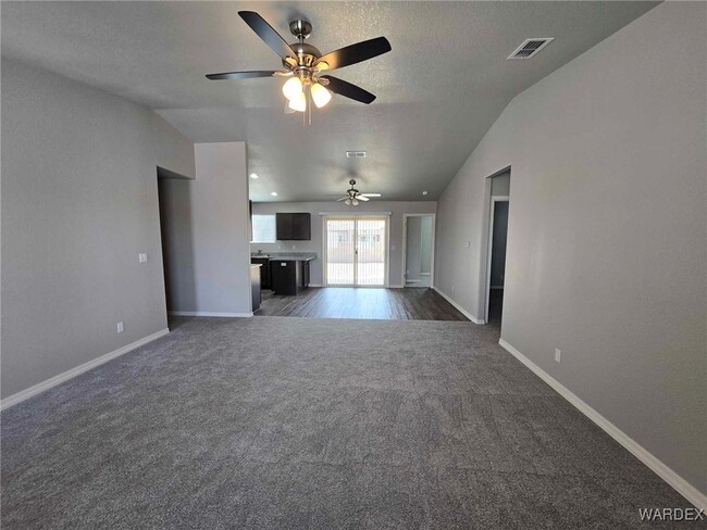 2932 E Hermosa Vis in Kingman, AZ - Building Photo - Building Photo