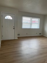 10002 E 74th Terrace in Raytown, MO - Foto de edificio - Building Photo