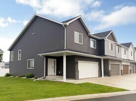 Southridge Townhomes in Fargo, ND - Building Photo
