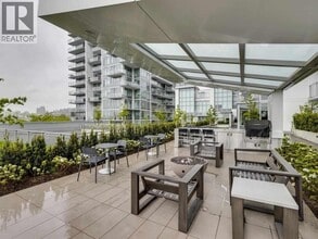 258 Nelson's Ct in New Westminster, BC - Building Photo - Building Photo