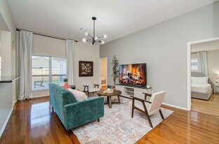 7211 Crescent Mills Dr in Houston, TX - Building Photo