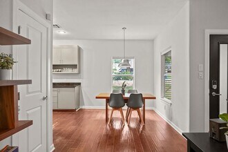 2111 E 8th St in Austin, TX - Building Photo - Building Photo