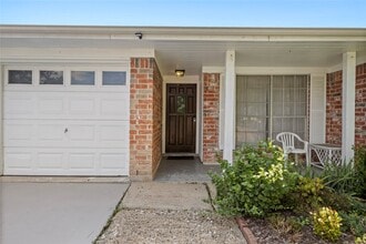 11834 Mulholland Dr in Stafford, TX - Building Photo - Building Photo