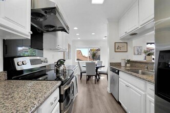 21095 Gary Dr in Hayward, CA - Building Photo - Building Photo