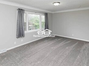 2418 Boston Ave in Des Moines, IA - Foto de edificio - Building Photo