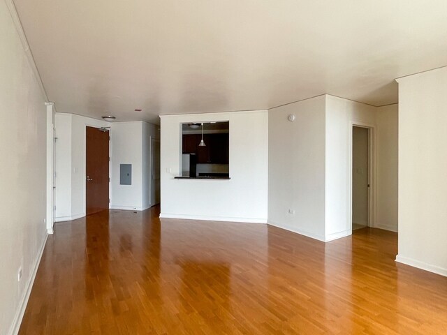 420 E Waterside Dr, Unit 2402 in Chicago, IL - Foto de edificio - Building Photo