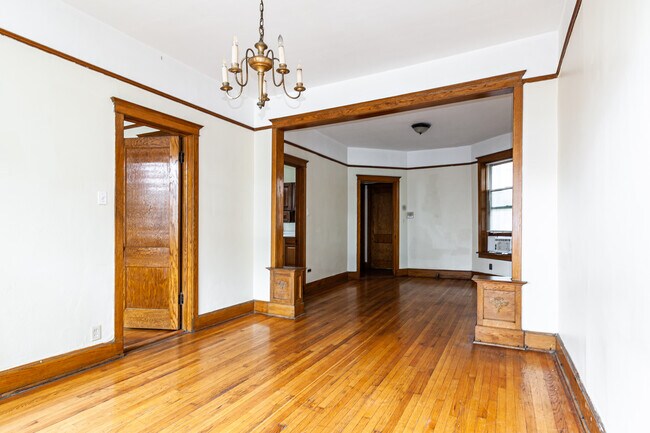 3330 N Clark St, Unit 2