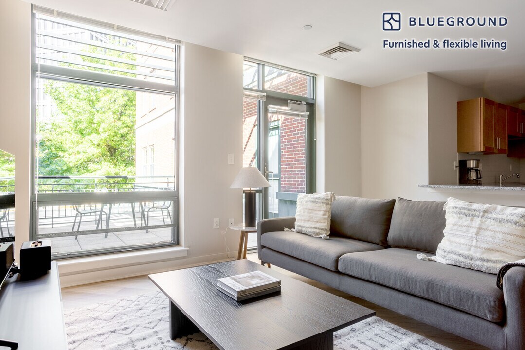 632 Massachusetts Ave in Cambridge, MA - Building Photo